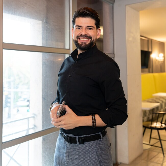 Héctor Escalona — Real Estate Broker en Miami